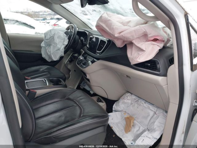 2018 CHRYSLER PACIFICA HYBRID 2C4RC1N77JR364563 Photo 4