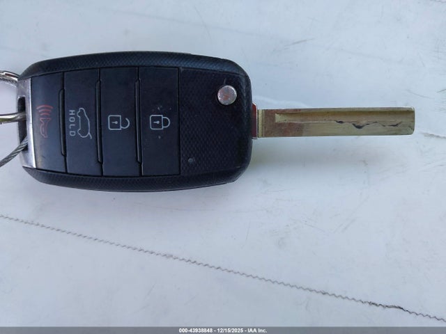 5XYPG4A55GG116147 KIA Sorento 3.3l Lx