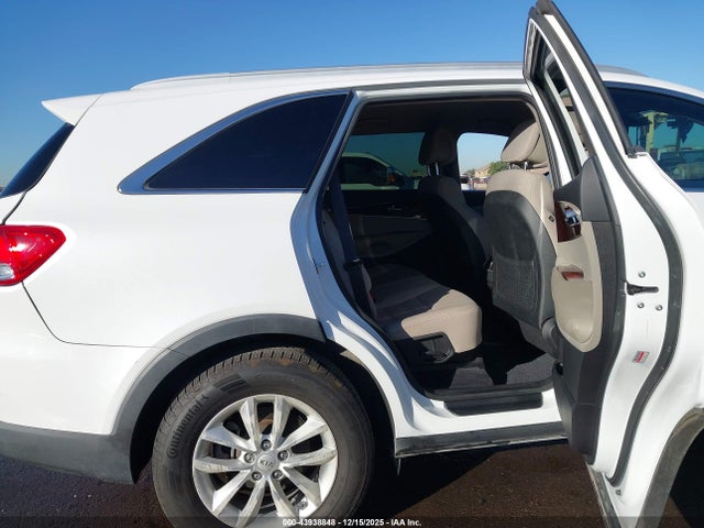 5XYPG4A55GG116147 KIA Sorento 3.3l Lx