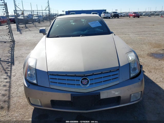 43938958 :رقم المزاد ، 1G6YV34AX55601647 vin ، 2005 Cadillac Xlr Standard مزاد بيع