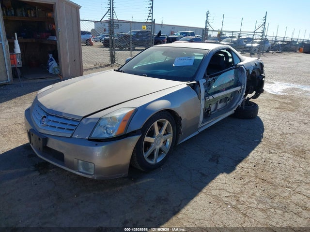 43938958 :رقم المزاد ، 1G6YV34AX55601647 vin ، 2005 Cadillac Xlr Standard مزاد بيع