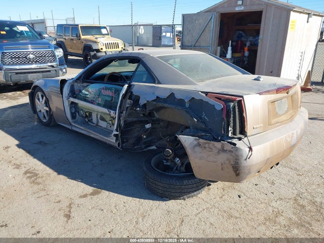 43938958 :رقم المزاد ، 1G6YV34AX55601647 vin ، 2005 Cadillac Xlr Standard مزاد بيع