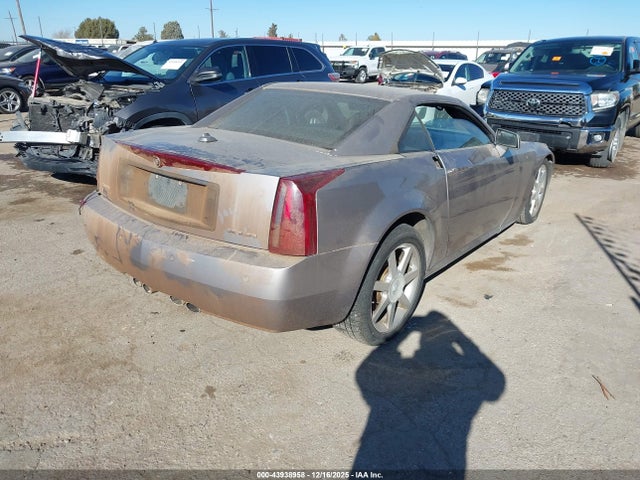 43938958 :رقم المزاد ، 1G6YV34AX55601647 vin ، 2005 Cadillac Xlr Standard مزاد بيع