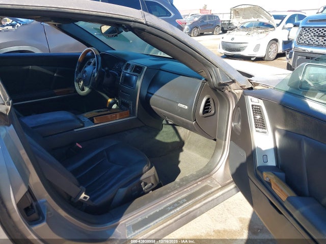 43938958 :رقم المزاد ، 1G6YV34AX55601647 vin ، 2005 Cadillac Xlr Standard مزاد بيع