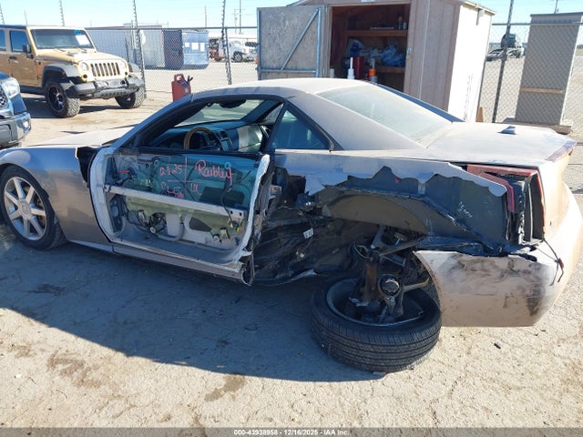 43938958 :رقم المزاد ، 1G6YV34AX55601647 vin ، 2005 Cadillac Xlr Standard مزاد بيع