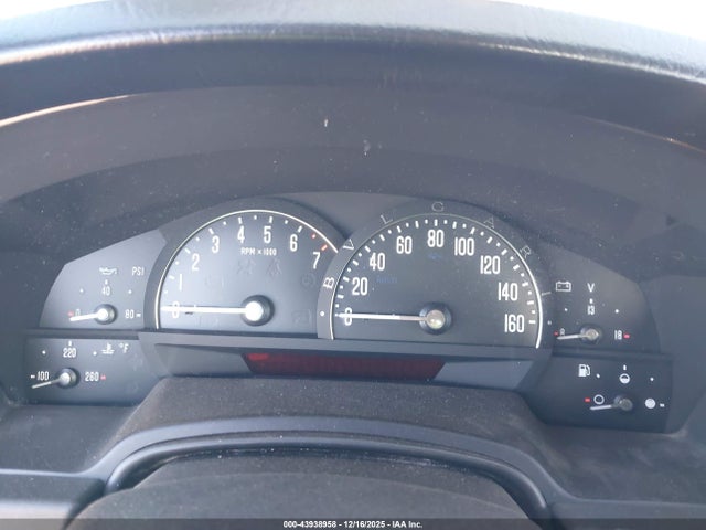 43938958 :رقم المزاد ، 1G6YV34AX55601647 vin ، 2005 Cadillac Xlr Standard مزاد بيع