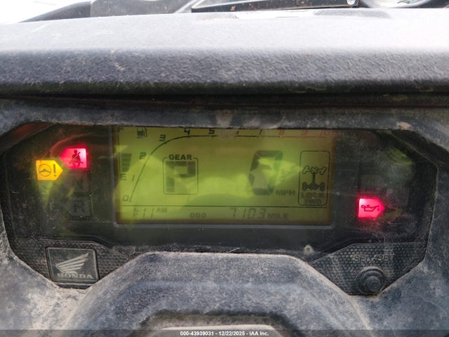 1HFVE042XJ4207904 Honda Sxs1000 M5
