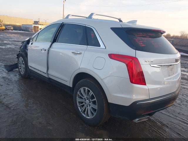 2018 CADILLAC XT5 1GYKNCRSXJZ177579 Photo 2