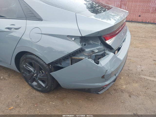 KMHLS4AG6MU132717 Hyundai ELANTRA SEL
