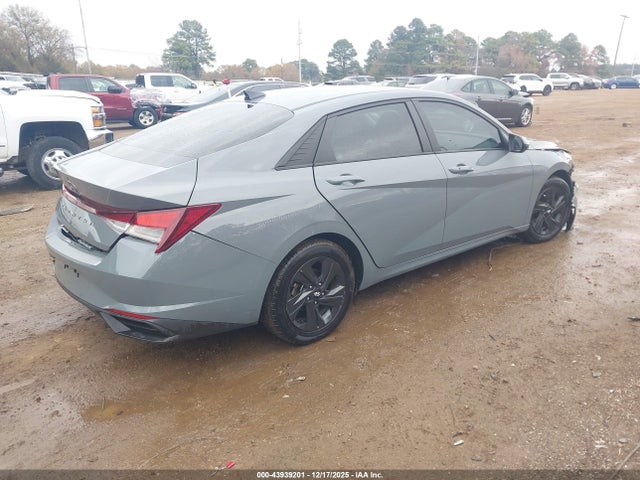 KMHLS4AG6MU132717 Hyundai ELANTRA SEL