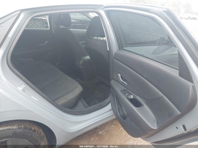 KMHLS4AG6MU132717 Hyundai ELANTRA SEL