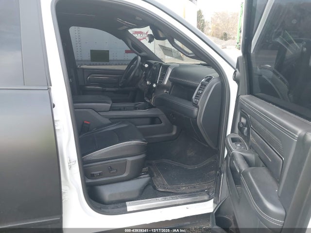 43939341 :رقم المزاد ، 3C63RRRL4RG189594 vin ، 2024 Ram 3500 Limited  4x4 8' Box مزاد بيع