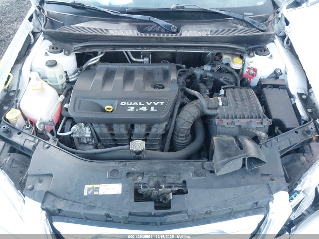 Chrysler 200 Limited 2014 1C3CCBCB8EN134105 Image 10