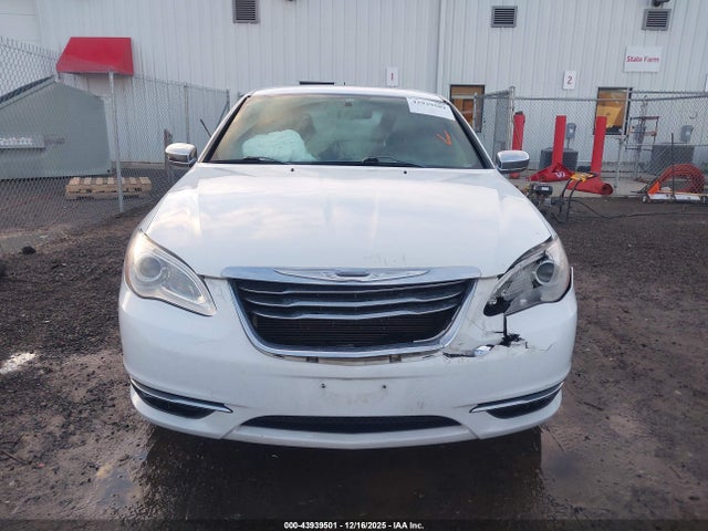 Chrysler 200 Limited 2014 1C3CCBCB8EN134105 Image 13
