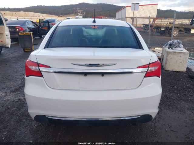 Chrysler 200 Limited 2014 1C3CCBCB8EN134105 Image 17