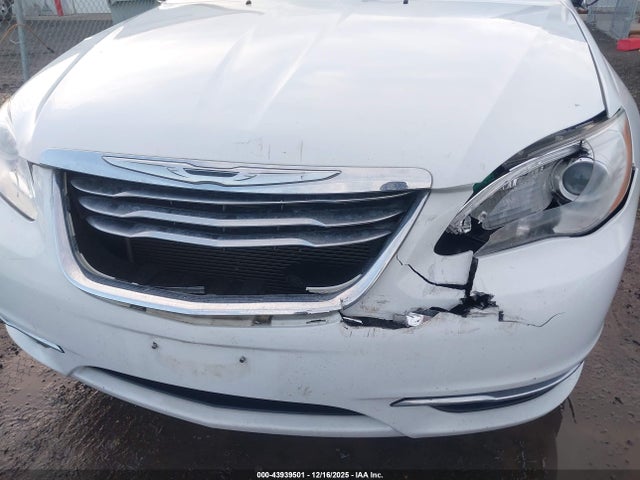 Chrysler 200 Limited 2014 1C3CCBCB8EN134105 Image 18