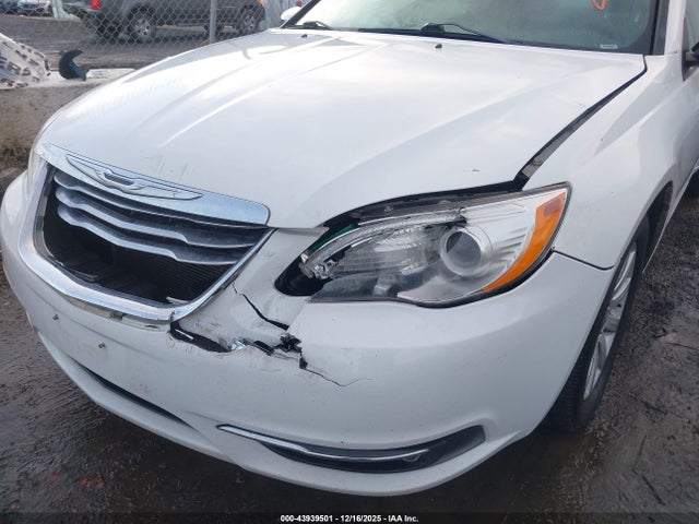 Chrysler 200 Limited 2014 1C3CCBCB8EN134105 Image 6
