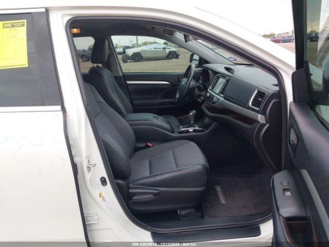 2018 TOYOTA HIGHLANDER 5TDZZRFH6JS286420 Photo 4