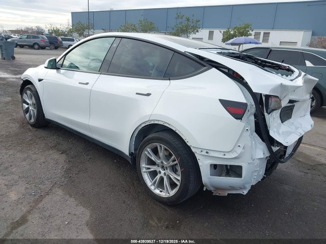 2023 TESLA MODEL Y 7SAYGDEE5PF633005 Photo 2