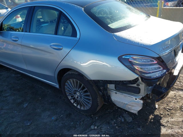 2015 Mercedes-benz C 300 Luxury 4matic მანქანა იყიდება აუქციონზე, vin: 55SWF4KB3FU087920, აუქციონის ნომერი: 43939530