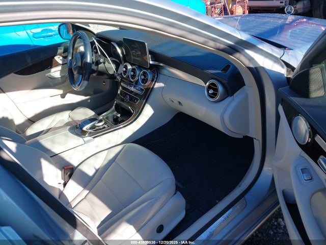 2015 Mercedes-benz C 300 Luxury 4matic მანქანა იყიდება აუქციონზე, vin: 55SWF4KB3FU087920, აუქციონის ნომერი: 43939530