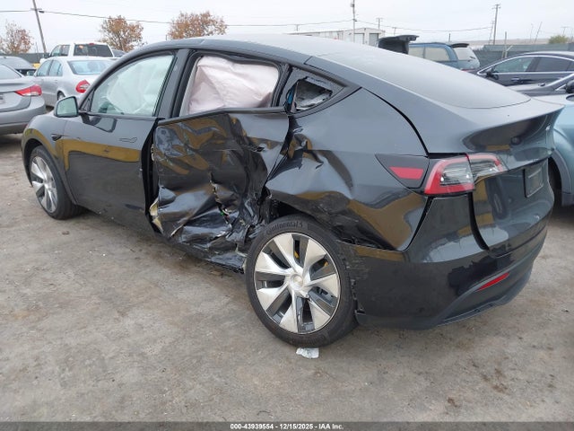 2024 TESLA MODEL Y 7SAYGDEE0RF984228 Photo 2