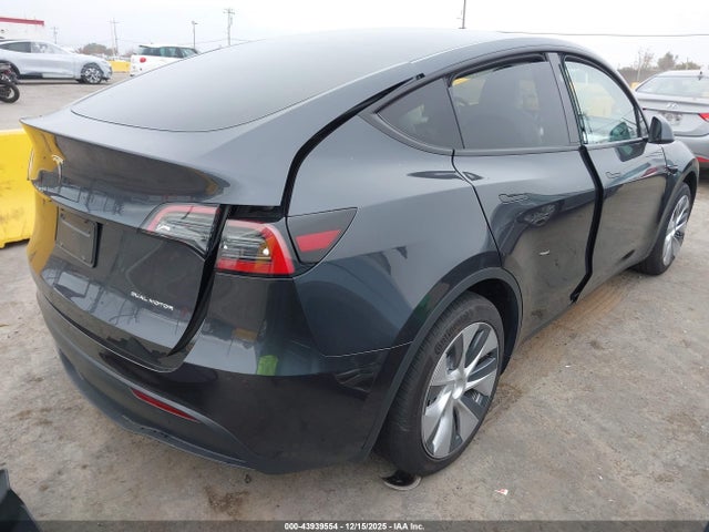 2024 TESLA MODEL Y 7SAYGDEE0RF984228 Photo 3