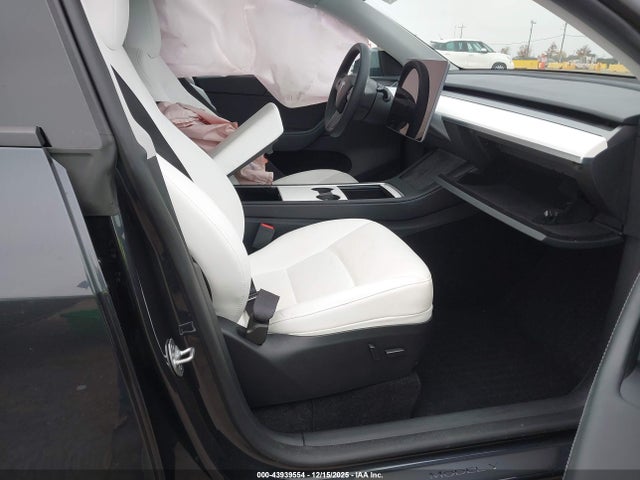 2024 TESLA MODEL Y 7SAYGDEE0RF984228 Photo 4