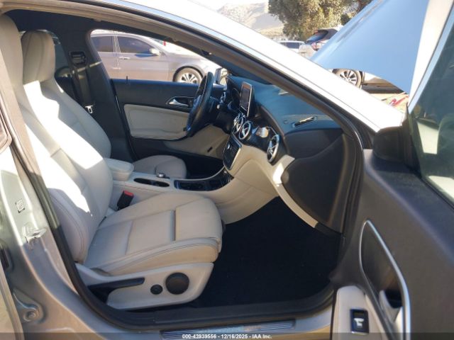 2016 MERCEDES-BENZ CLA 250 WDDSJ4EB6GN393674 Photo 4