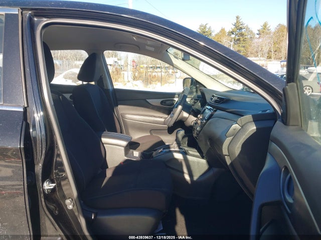 JN1BJ1CR3KW340655 Nissan Rogue Sport S