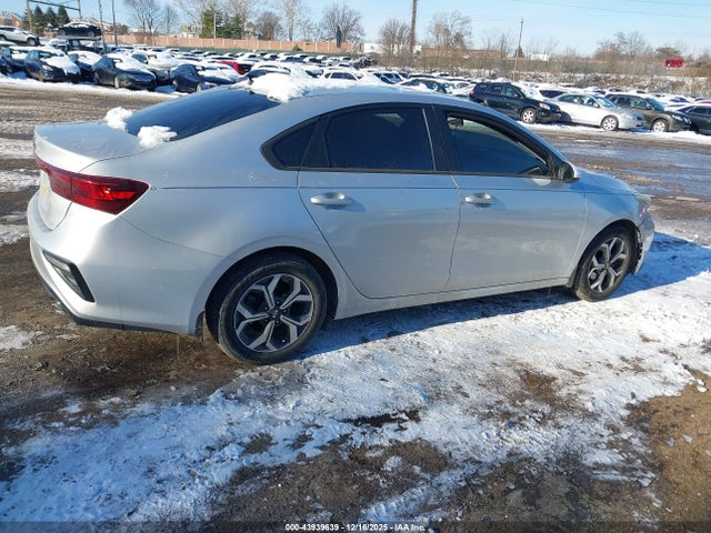 43939639 :رقم المزاد ، 3KPF24AD9LE220763 vin ، 2020 Kia Forte Lxs مزاد بيع