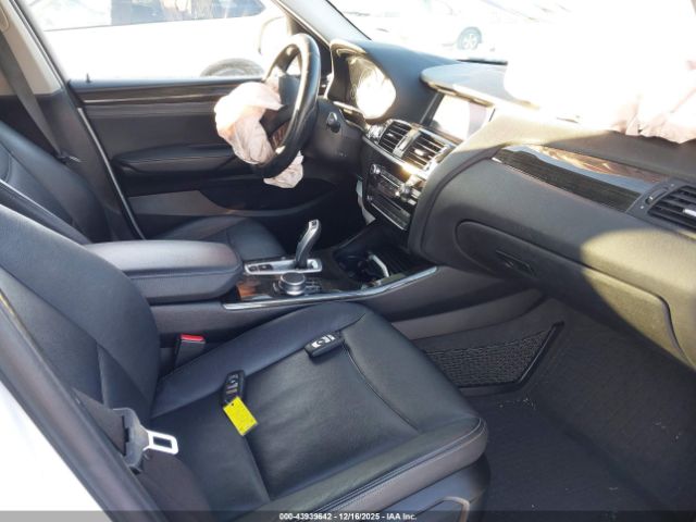 2017 BMW X3 5UXWX9C53H0T12888 Photo 4