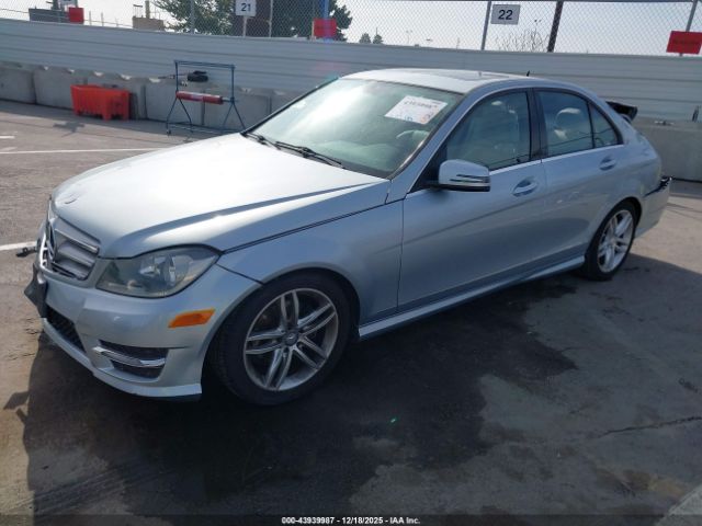 2013 MERCEDES-BENZ C 250 WDDGF4HB9DR256350 Photo 1