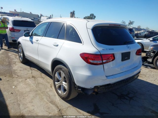 2018 MERCEDES-BENZ GLC 300 WDC0G4JB4JV026893 Photo 2