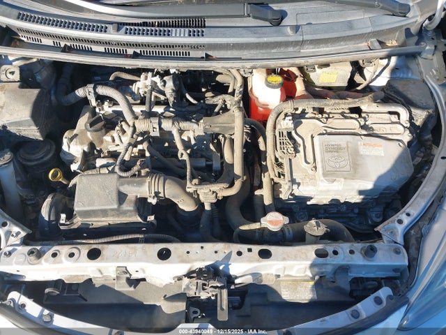 JTDKDTB38G1123619 Toyota Prius C Two