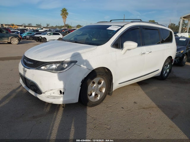 Продаж на аукціоні авто 2017 Chrysler Pacifica Touring-l Plus, vin: 2C4RC1EG8HR811606, номер лоту: 43940084