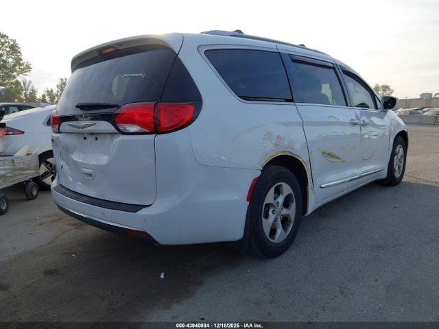 Продаж на аукціоні авто 2017 Chrysler Pacifica Touring-l Plus, vin: 2C4RC1EG8HR811606, номер лоту: 43940084