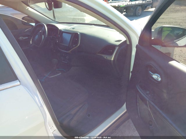 1C4PJLCS4GW293676 Jeep Cherokee Latitude