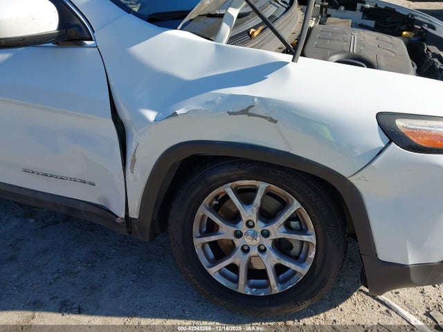 1C4PJLCS4GW293676 Jeep Cherokee Latitude