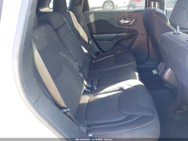 1C4PJLCS4GW293676 Jeep Cherokee Latitude