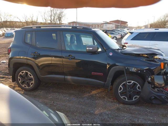 43940295 :رقم المزاد ، ZACCJBCT8FPC46292 vin ، 2015 Jeep Renegade Trailhawk مزاد بيع