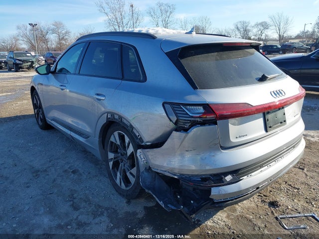 2021 AUDI E-TRON WA1AAAGE0MB026711 Photo 2