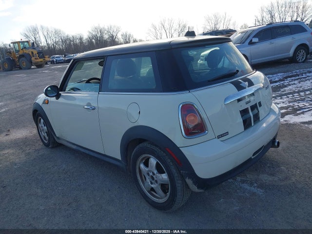 2009 MINI COOPER WMWMF33579TW72686 Photo 2
