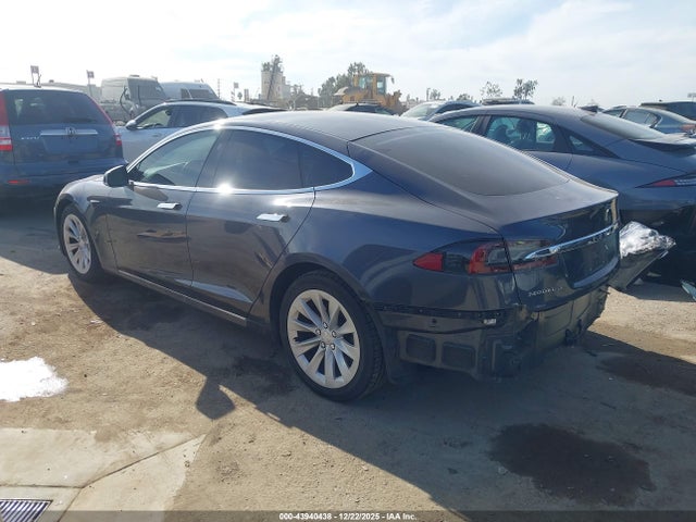 2016 TESLA MODEL S 5YJSA1E14GF176557 Photo 2