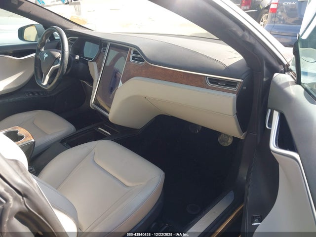 2016 TESLA MODEL S 5YJSA1E14GF176557 Photo 4