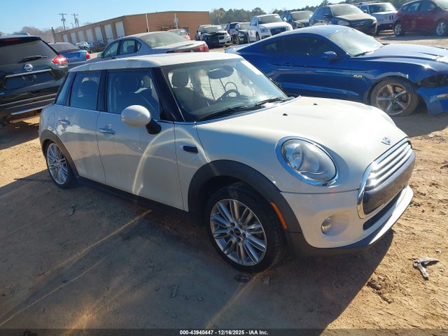 2016 MINI HARDTOP WMWXU1C5XG2D11885 Photo 0