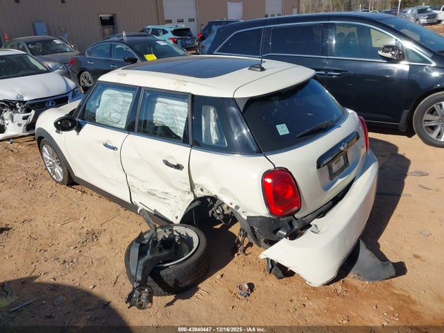 2016 MINI HARDTOP WMWXU1C5XG2D11885 Photo 2