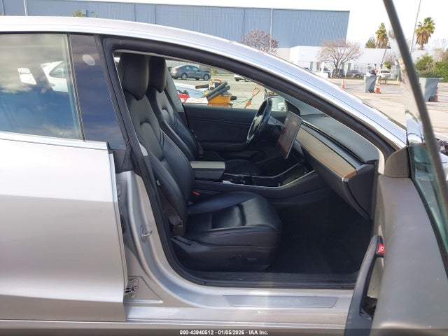 2018 TESLA MODEL 3 5YJ3E1EAXJF061297 Photo 4