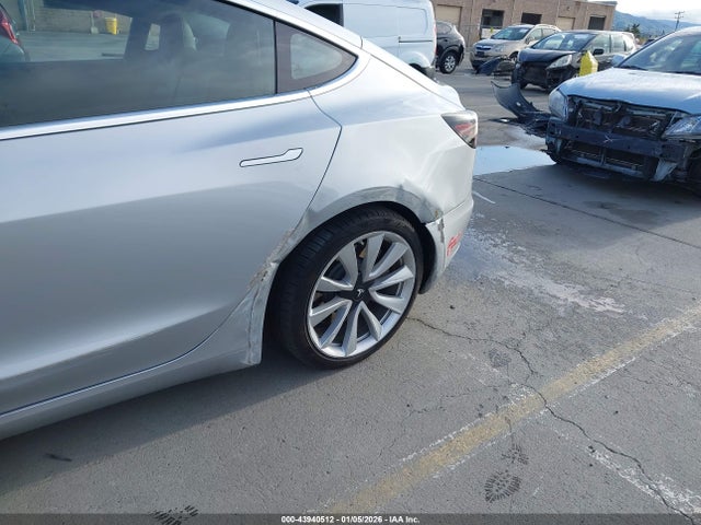 2018 TESLA MODEL 3 5YJ3E1EAXJF061297 Photo 5