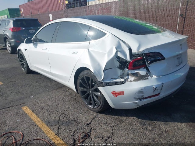 2018 TESLA MODEL 3 5YJ3E1EB5JF067677 Photo 2